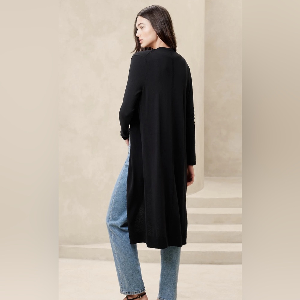 Banana Republic midi duster in Luxespun with pockets. Size M.  Color: Navy.